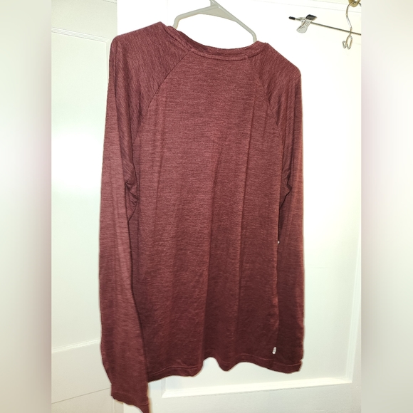 Gaiam Men's Large Long-Sleeve Shirt - Picture 4 of 4